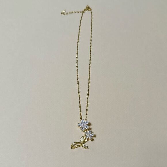 Crystal flower necklace N748 - Picture 2 of 4